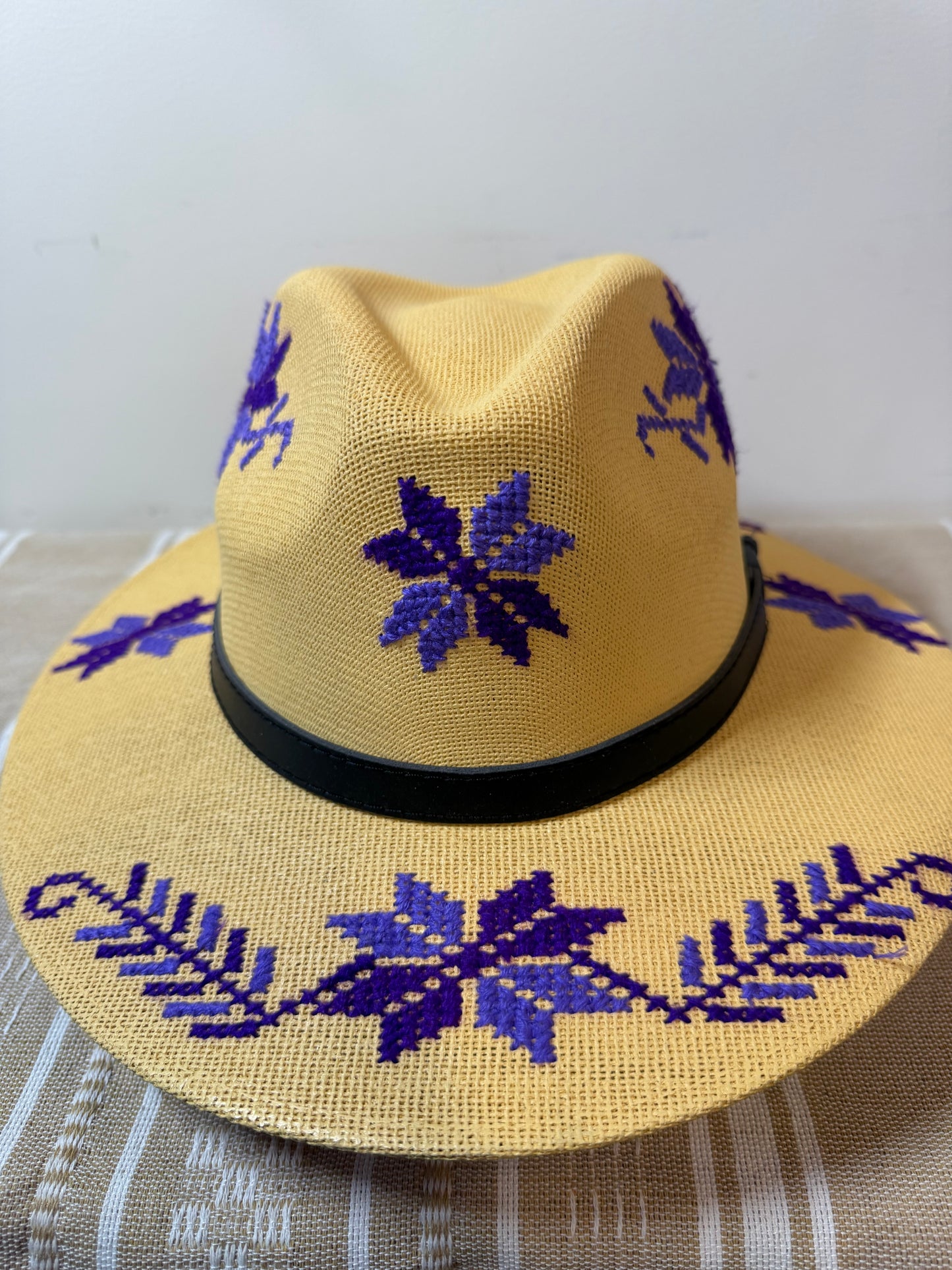 Tenek Beach hat