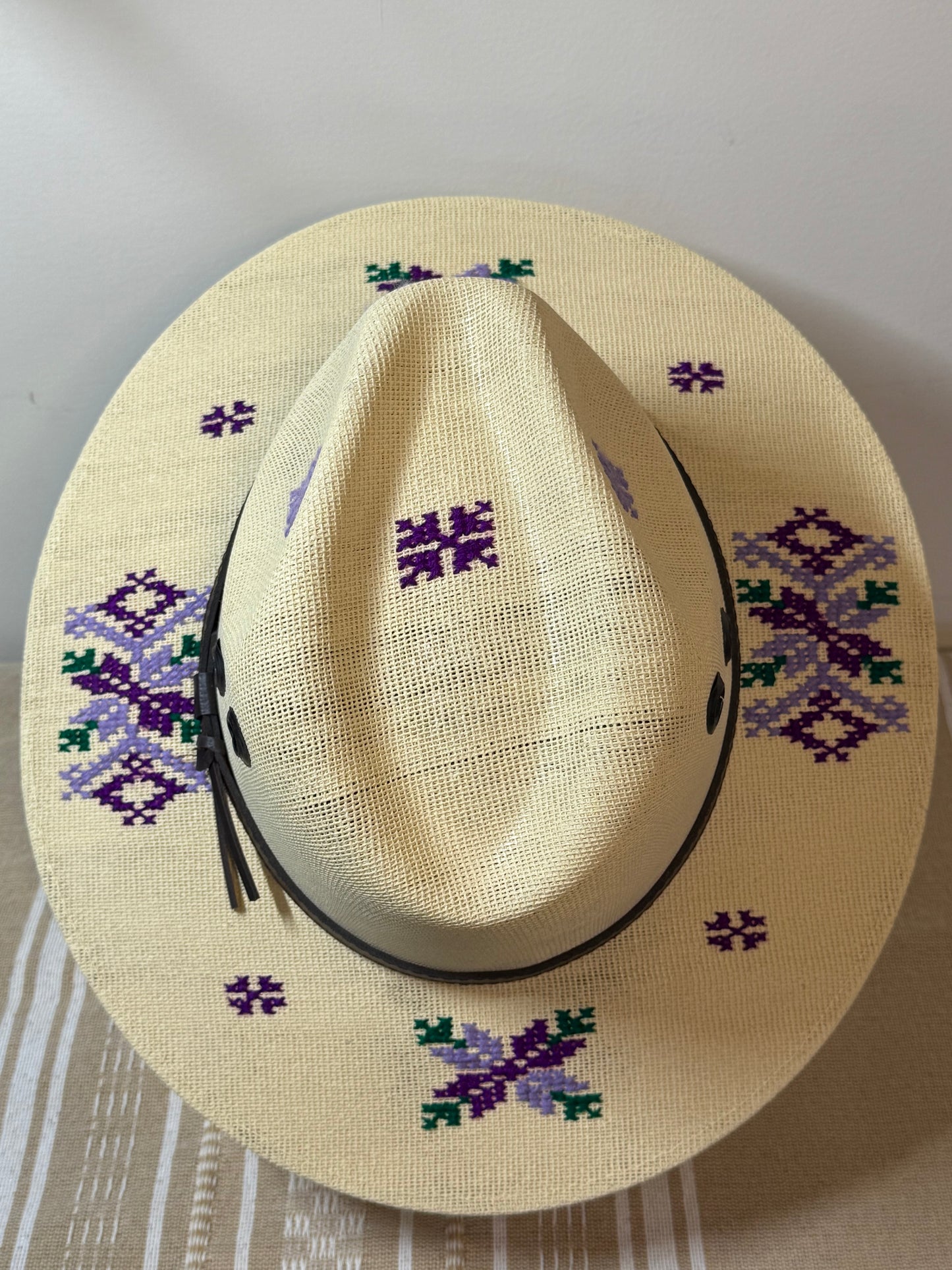 Tenek Beach hat