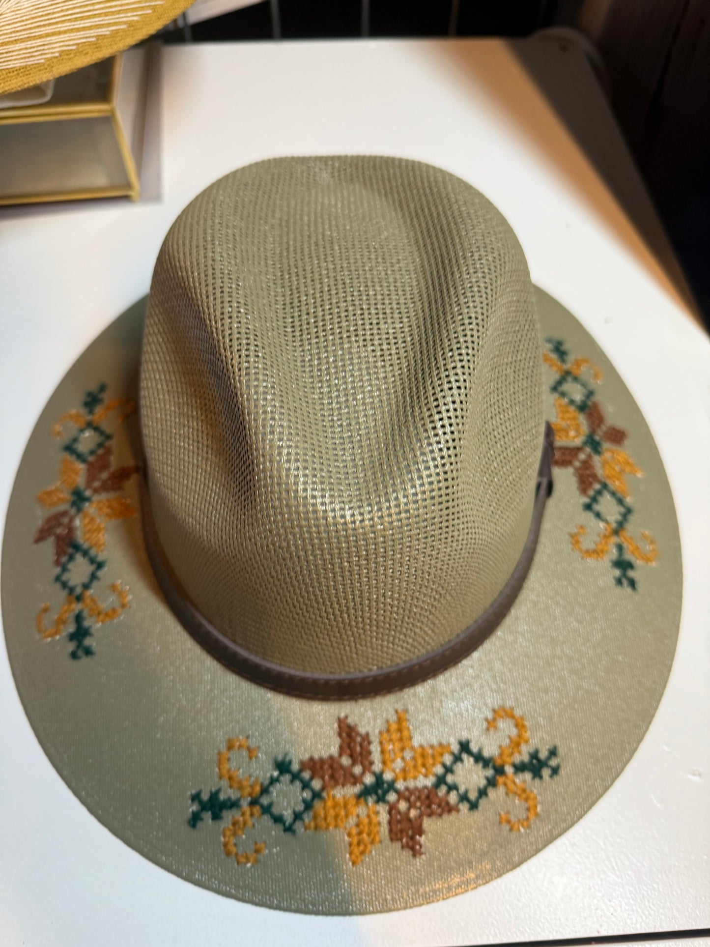 Tenek Beach hat