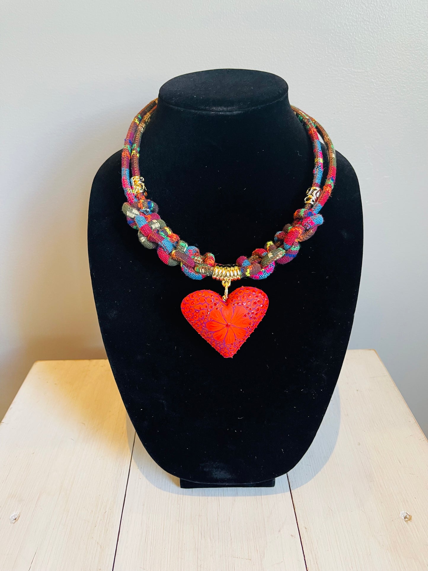 Maximalist Chocker