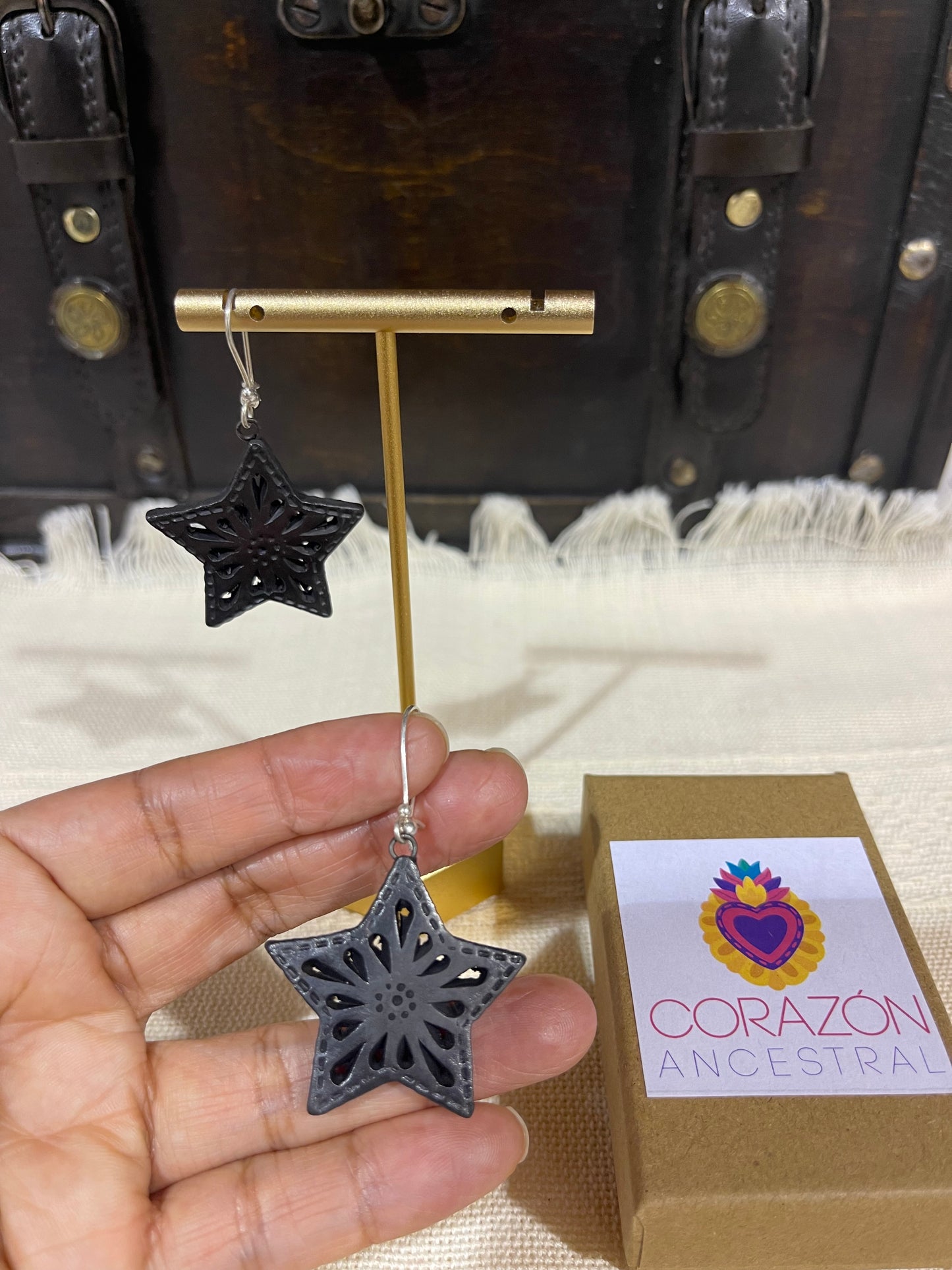 Black star earrings