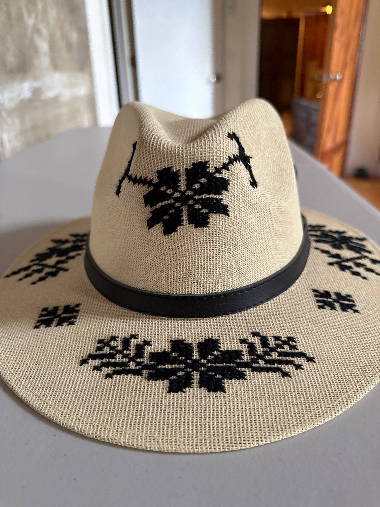 Tenek Beach hat