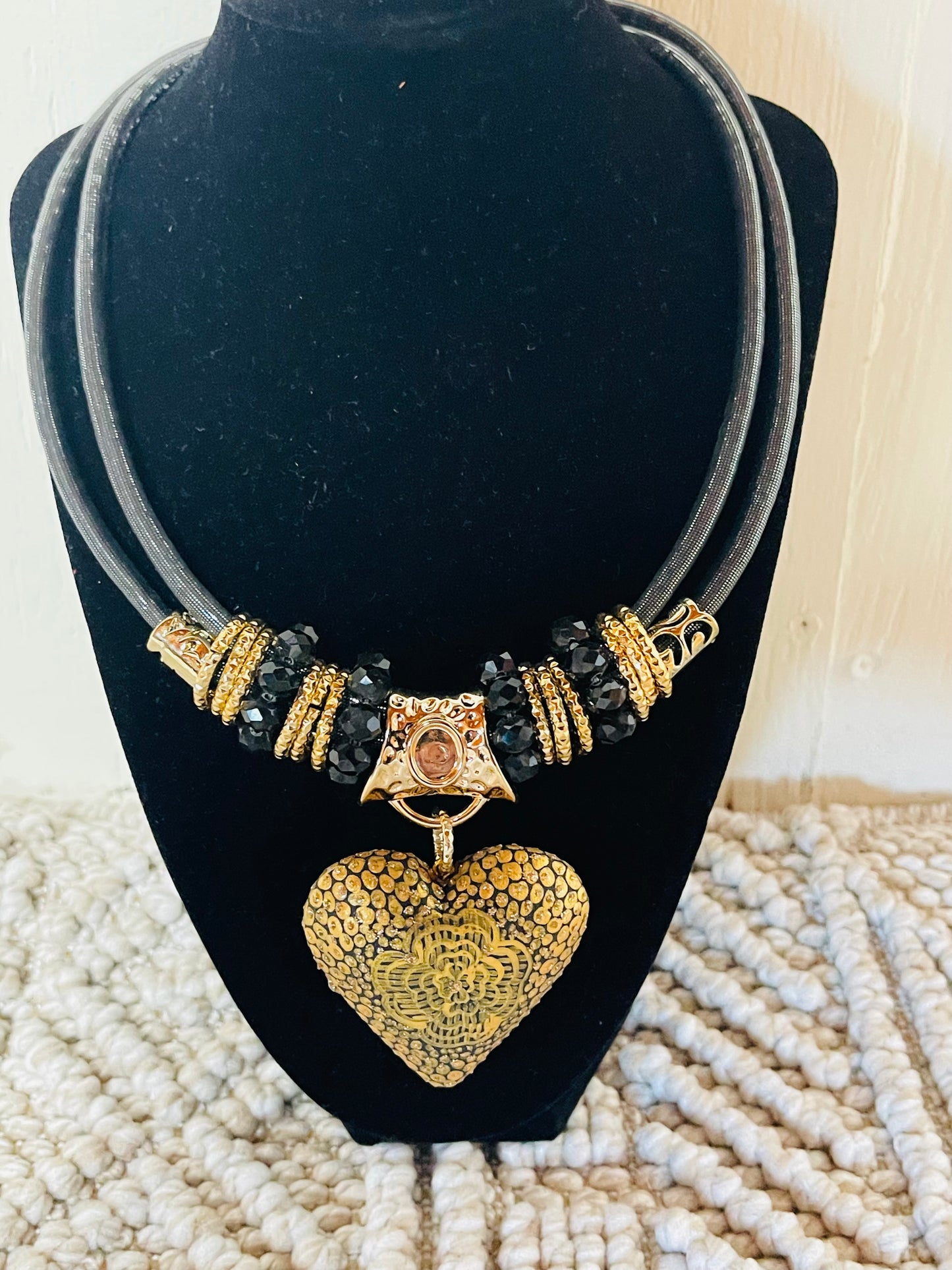Maximalist Chocker