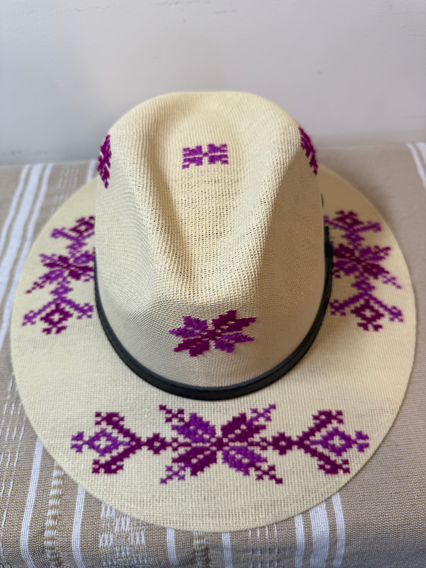 Tenek Beach hat