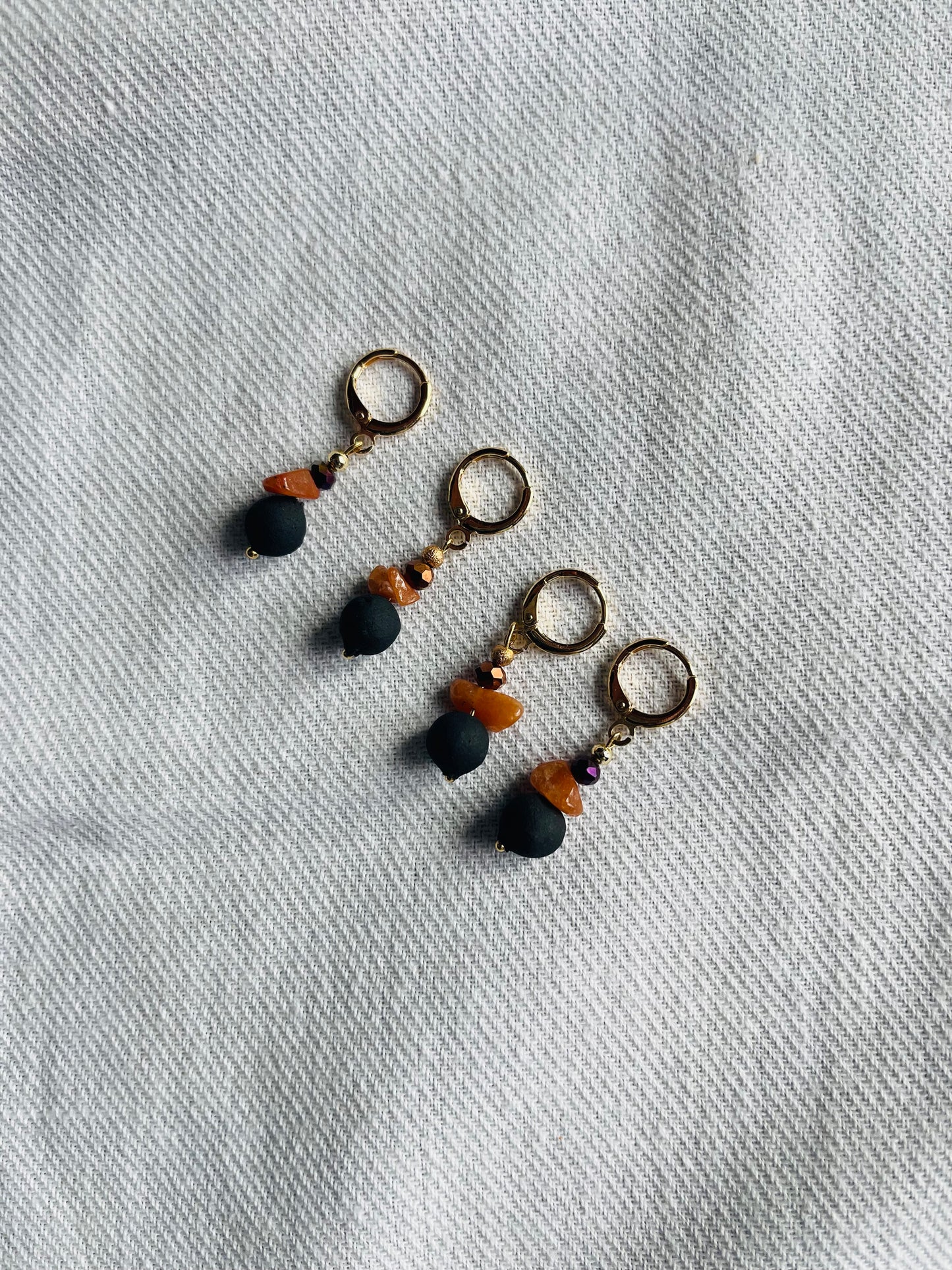 Barro negro earrings mini moon