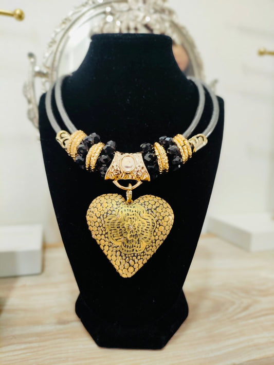 Maximalist Chocker